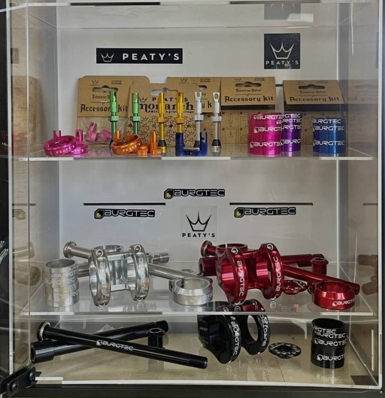 Equipement pour pratiquant VTT de la marque BURGTEC à Arbent près d'Oyonnax dans l'Ain